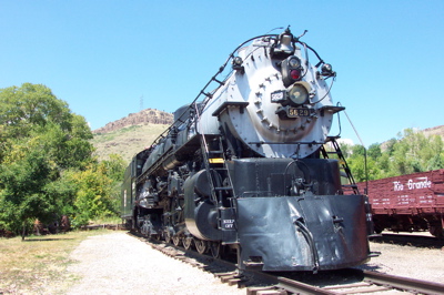 big_steam_train_front_golden.JPG