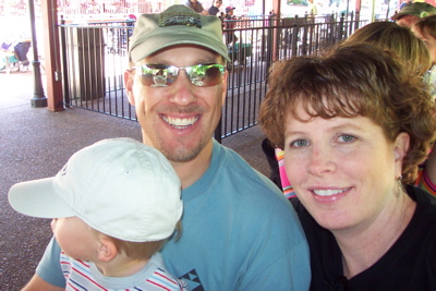 dad_max_mommy_train_denver_zoo.JPG