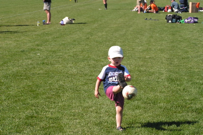 max_kicks_soccerball.JPG