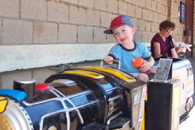 max_onehands_train_golden_colorado.JPG