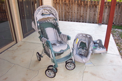 stroller_flip_down_tray.JPG